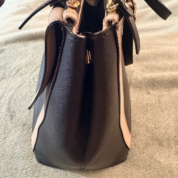 Kate Spade Large Hazel Court
Mason Bow Tie Bag - Picture 11 of 12